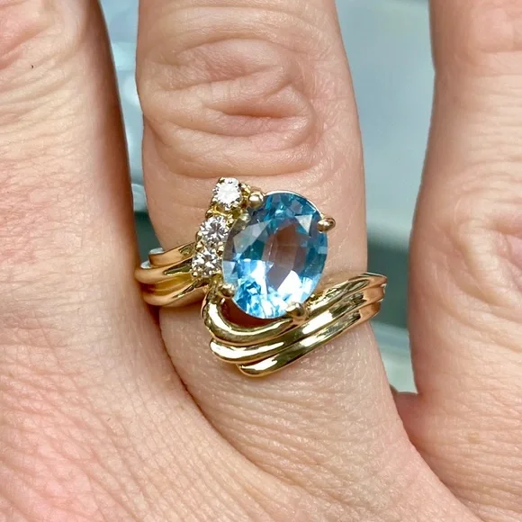 14k Yellow Gold Blue Topaz & Diamond Curved Cocktail Ring
